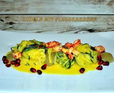 Zudeln mit Flusskrebsfleisch