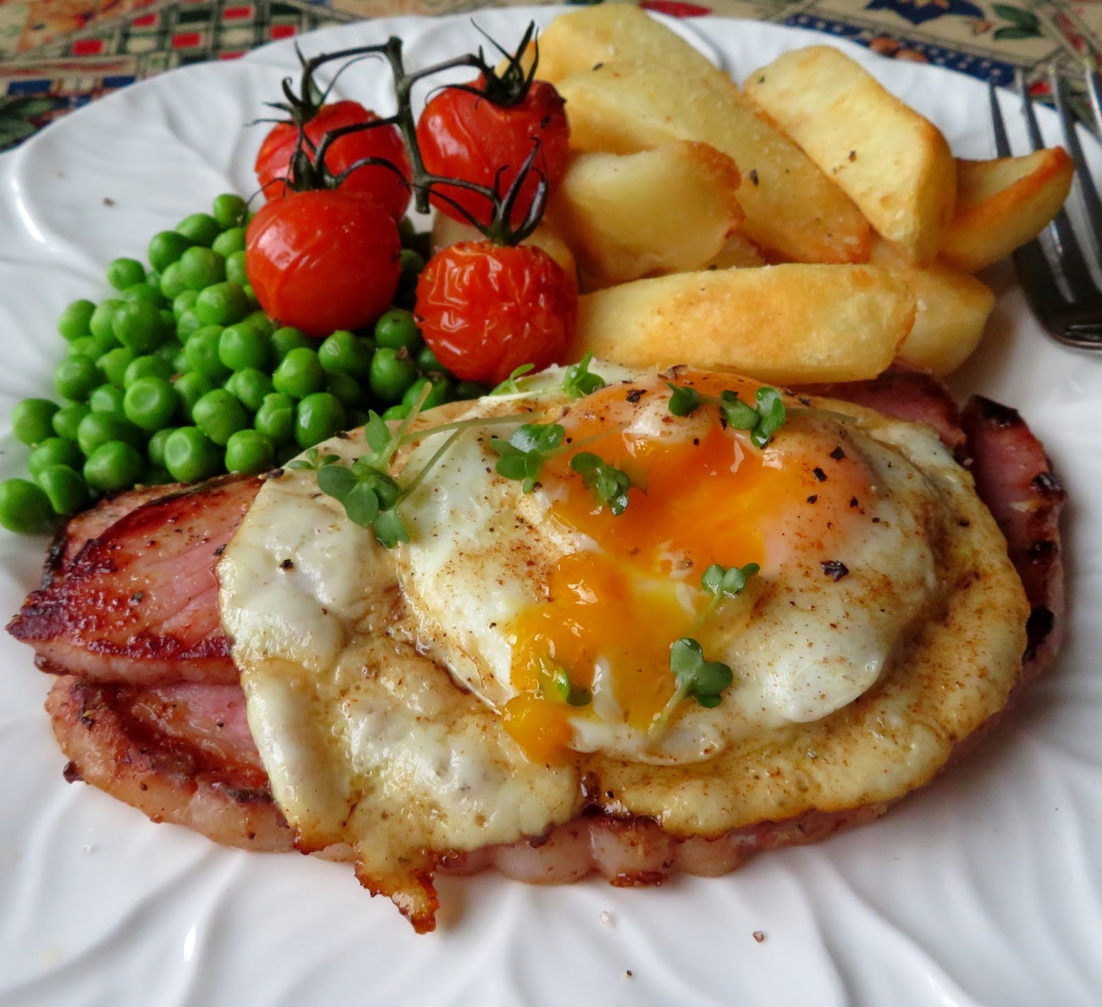 Egg 'n' Chips. Ham and Chips 1977. Gammon. British supper. Чайная отбивная это блюдо по английски