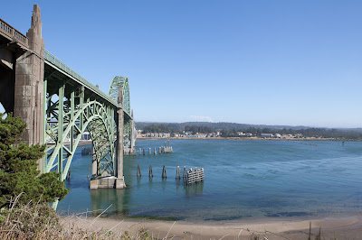 https://en.wikipedia.org/wiki/Yaquina_Bay_Bridge