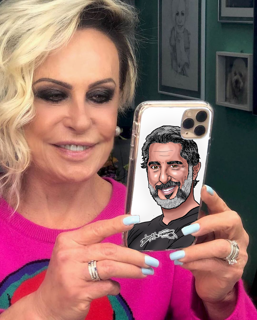 Ana Maria Braga usa imagem de Marcos Mion na capa de seu celular