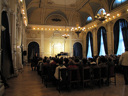 Krynica-Zdrój. Sala balowa w Starym Domu Zdrojowym.