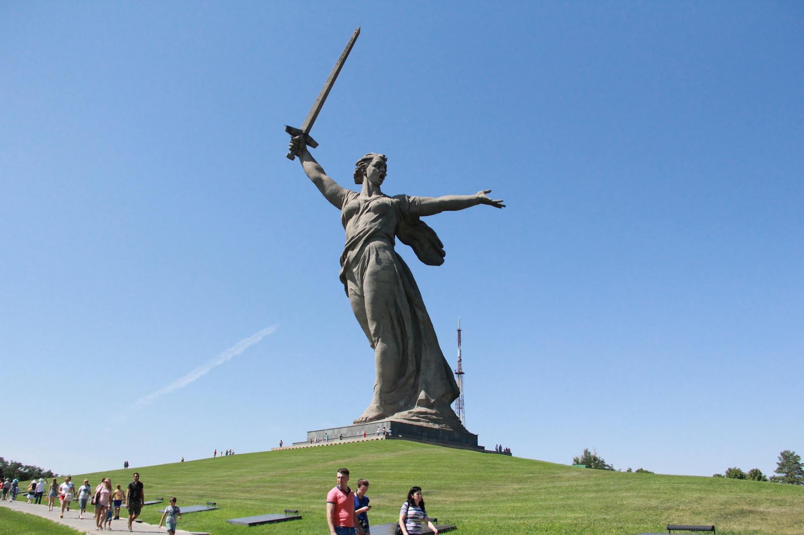 Статуя родина мать зовет