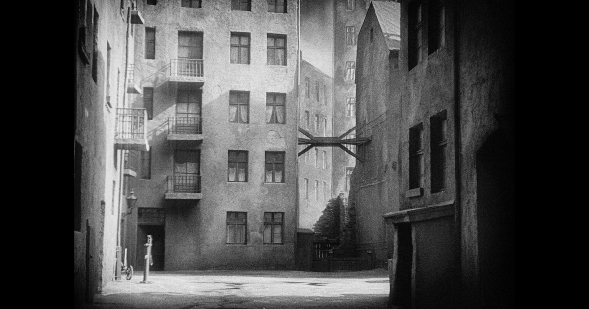 DER LETZTE MANN [THE LAST LAUGH] (1924)