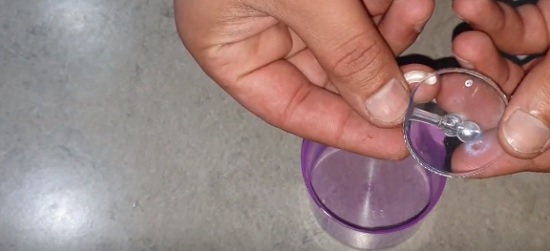 Bottle lid & a suction cup