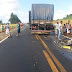 Mulher morre e homem fica ferido após acidente entre duas carretas e uma moto na Bahia