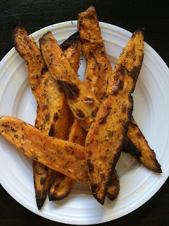 plate of sweet potato fries 