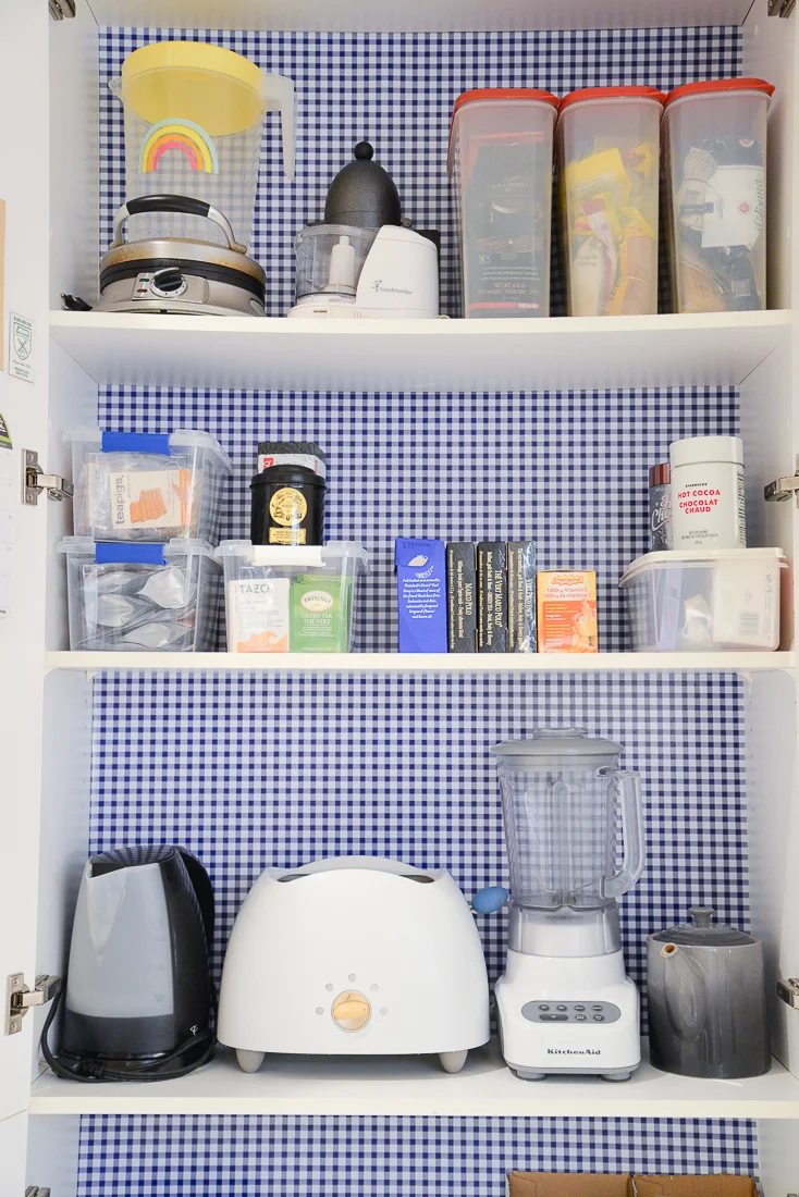 kitchen cabinet makeover, shelf liner adhesive, cheap kitchen cabinet makeover, diy kitchen cabinet refresh