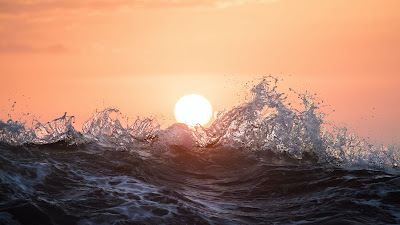 Free HD Wallpaper Beautiful Sun Over The Waves