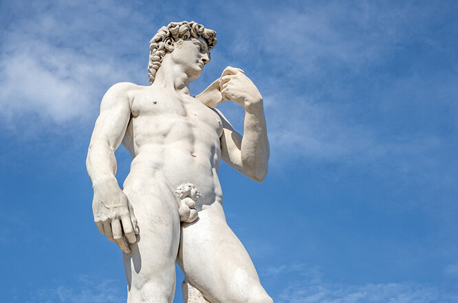 لماذا التماثيل اليونانية الكلاسيكية دائما عارية؟