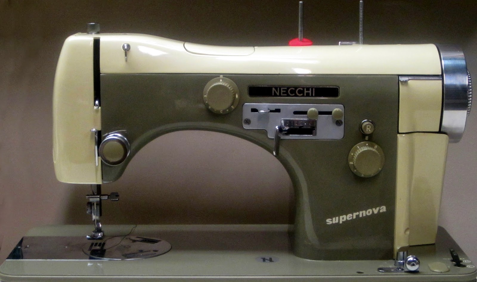 MI Vintage Sewing Machines Necchi BU Supernova (1956)