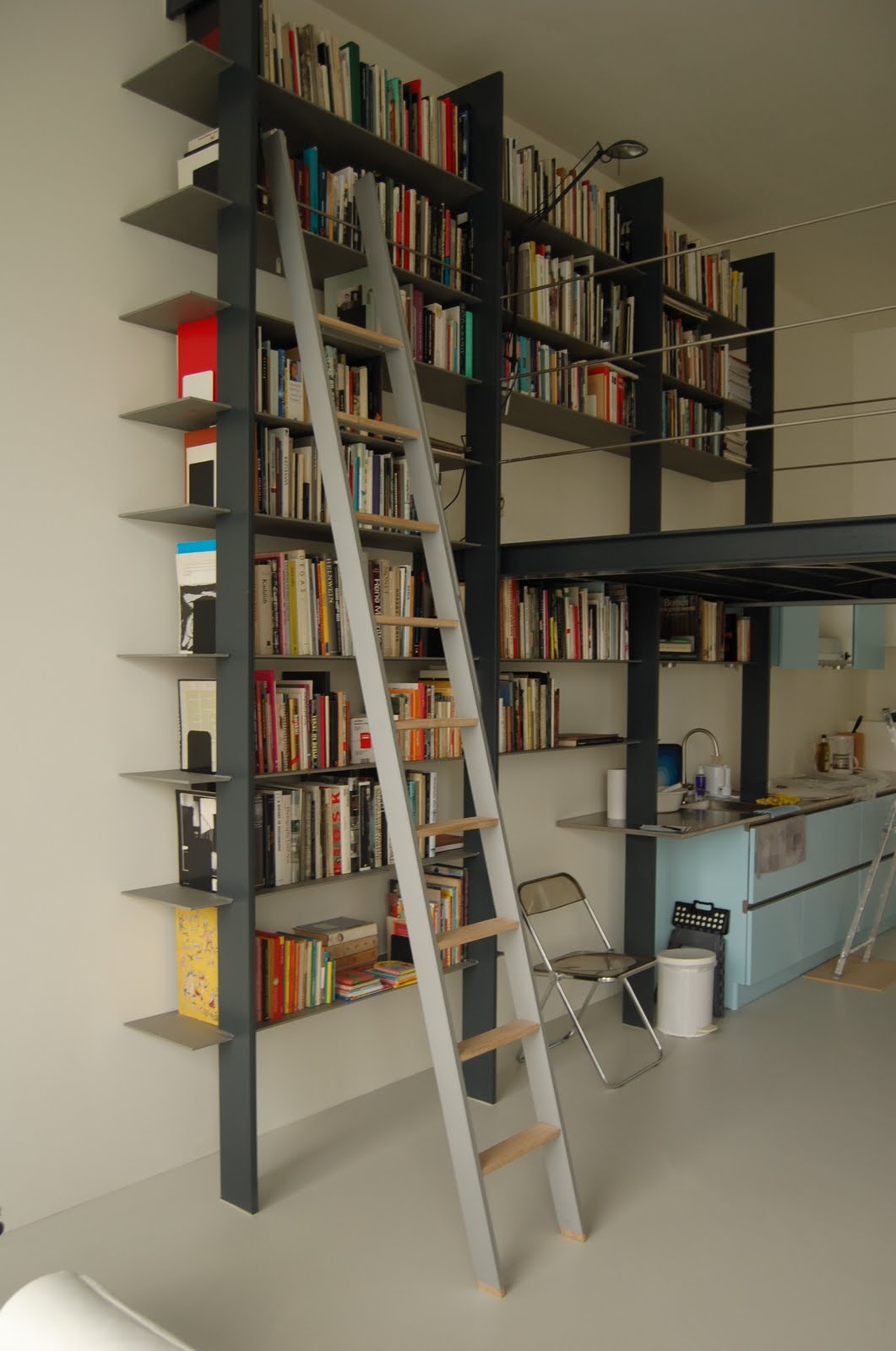 Aluminium boekenkast-ladder