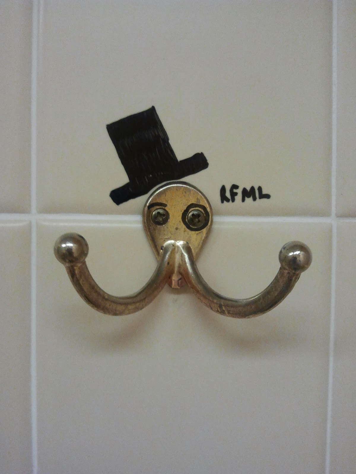This coat hanger looks like a drunk octopus who wants to fight :  r/mildlyinteresting