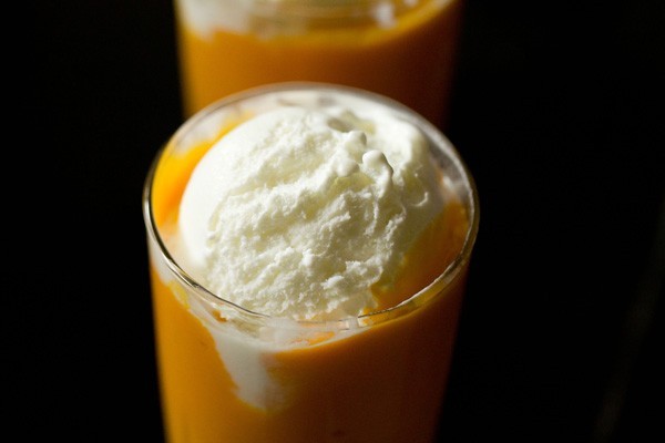 عصير المانجو بالآيس كريم عصير المانجو بالآيس كريم