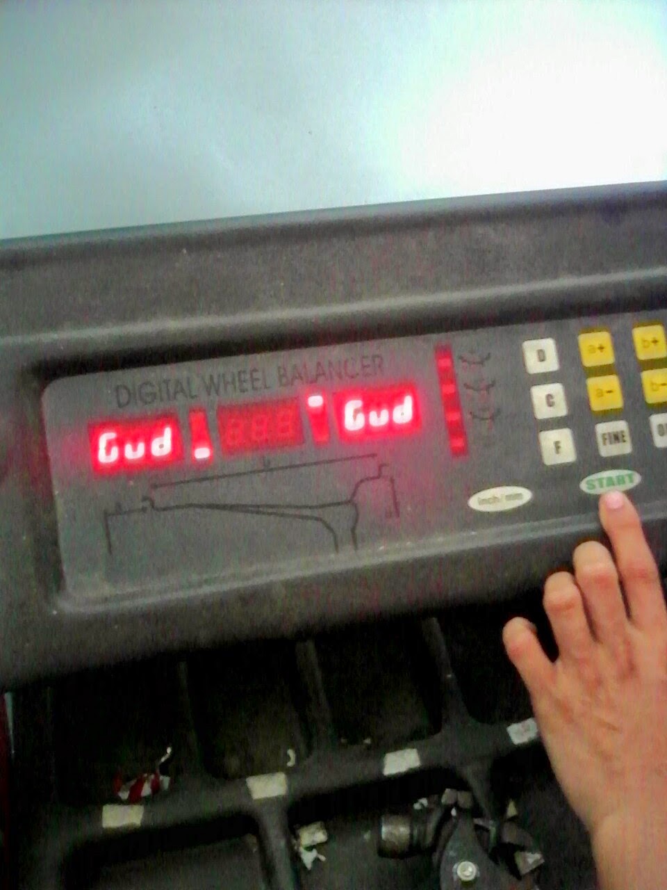 Cara Menggunakan Mesin Balancing Roda Yang Baik Dan Benar - Info Ban