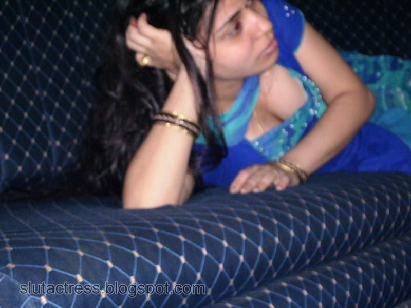 girl caught by servant showing cleavage Posted by Admin at 30400 PM