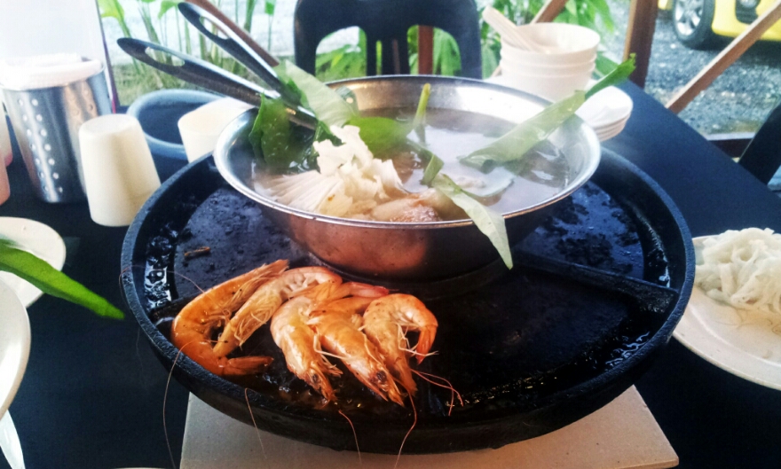 Anuar Steamboat Di Kuching / If you look at the steam