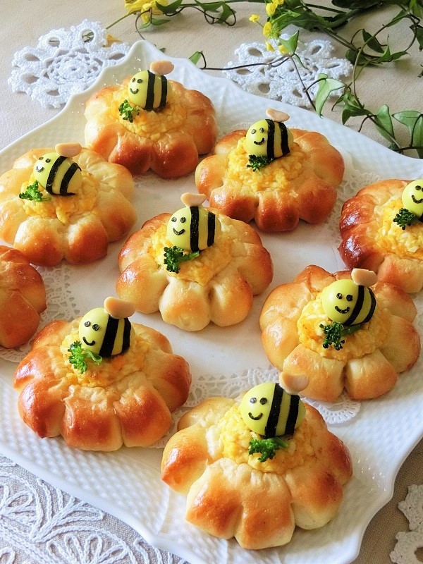 Bon Bon Art Cooking レシピ お花のたまごサラダパンみつばち付き かわいいお総菜パン