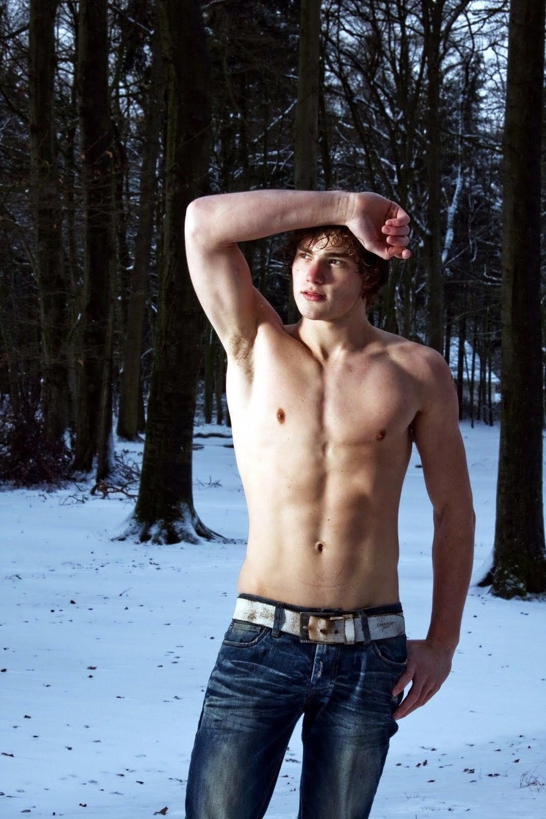 Snow is no excuse not to go shirtless, obviously. 