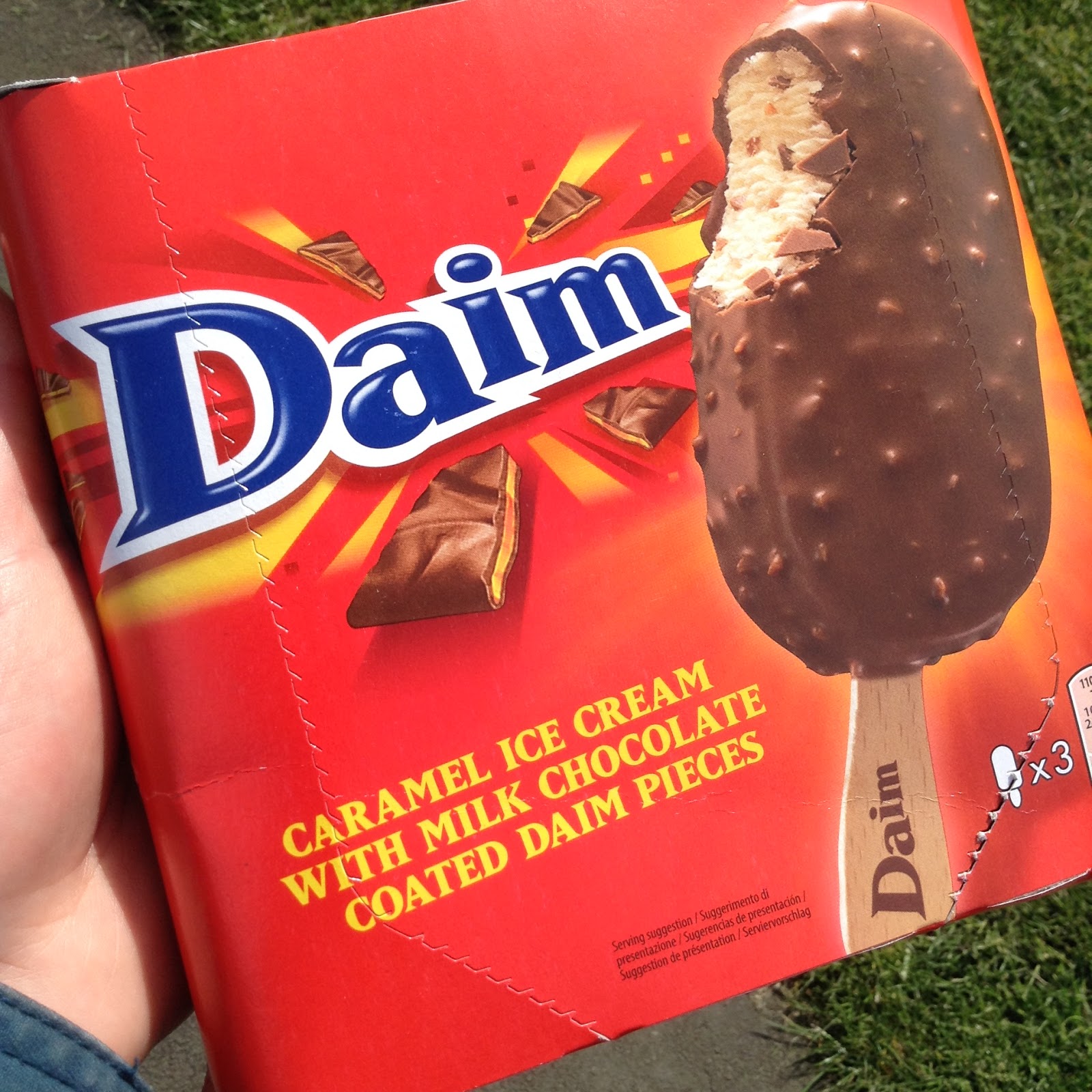 Мороженое daim. Daim мороженое палочка. Шоколадка daim. Мороженое daim 68.5 g рожок 800*600.