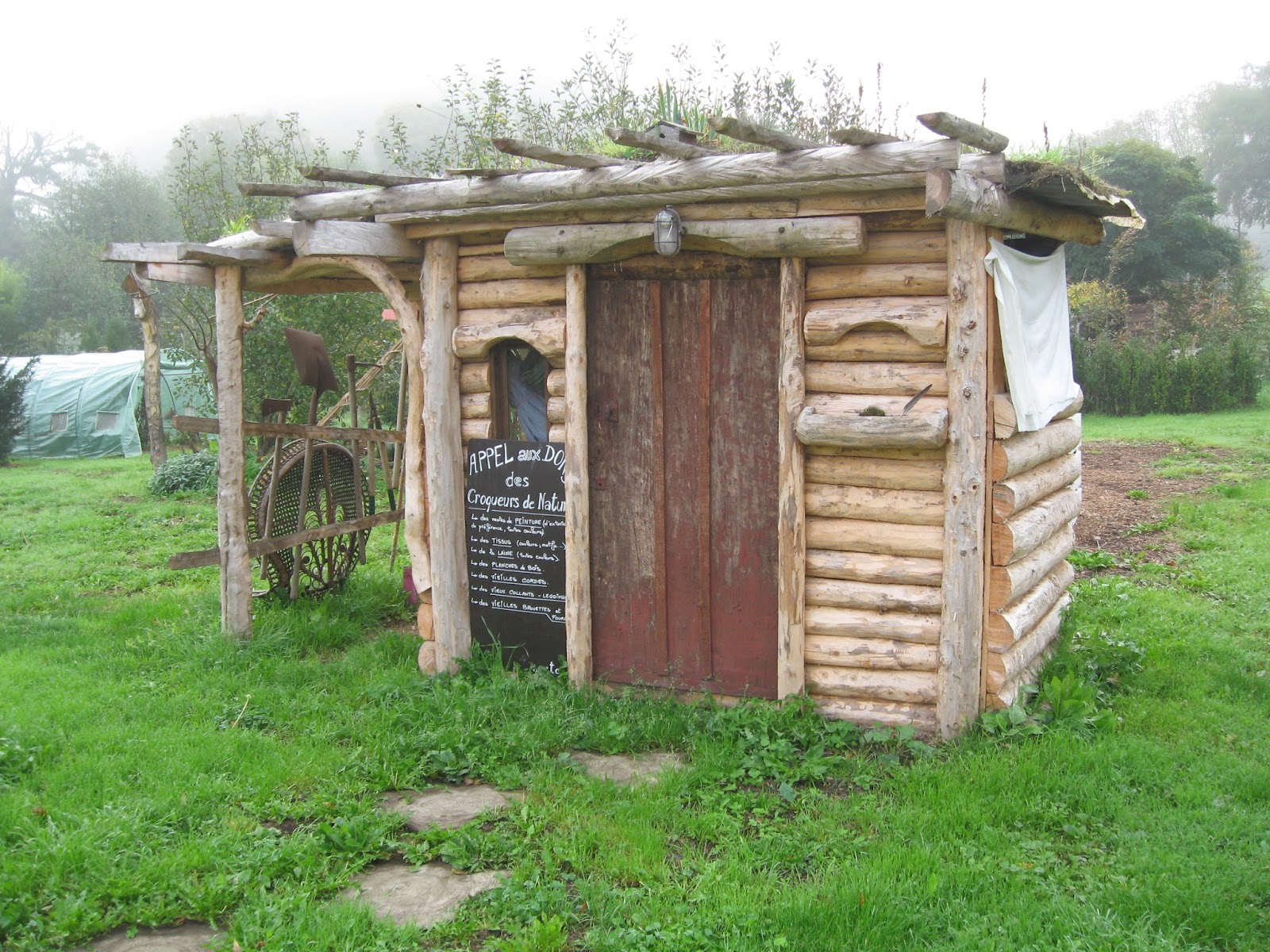 UN VILLAGE DU BOCAGE St DENIS DE MERE Eden du jardinier à Caumont sur