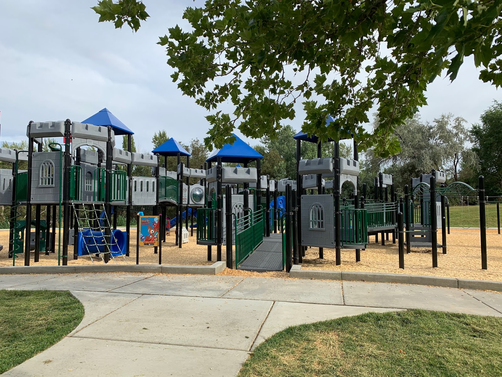 REVIEW OF NICHOLLS PARK (CASTLE PARK), FRUIT HEIGHTS, UT Davis County