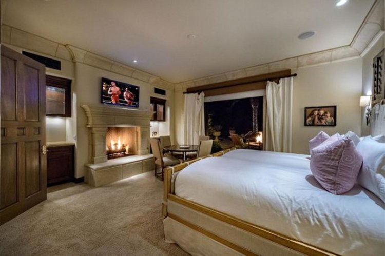 El actor Sylvester Stallone rebaja el precio de venta de su increíble mansión en California