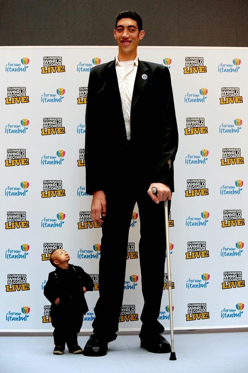 Total 88+ imagem quanto calça o homem mais alto do mundo - br ...