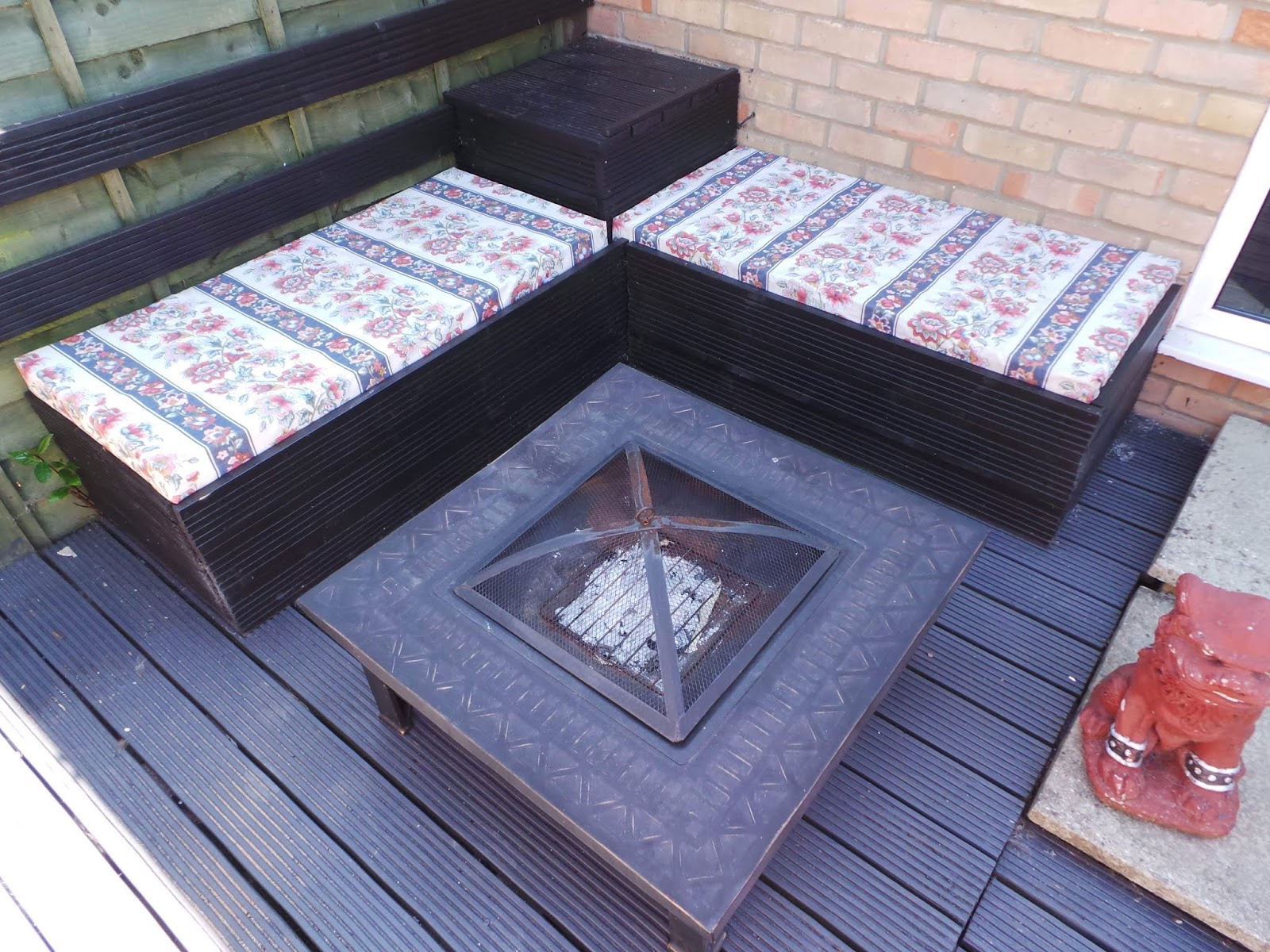 DIY Tutorial How to Make an Outdoor Garden Pallet Corner Sofa with