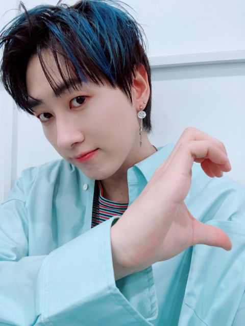 Come and Complete The Half Heart Shape Hand Gesture with Your Idols