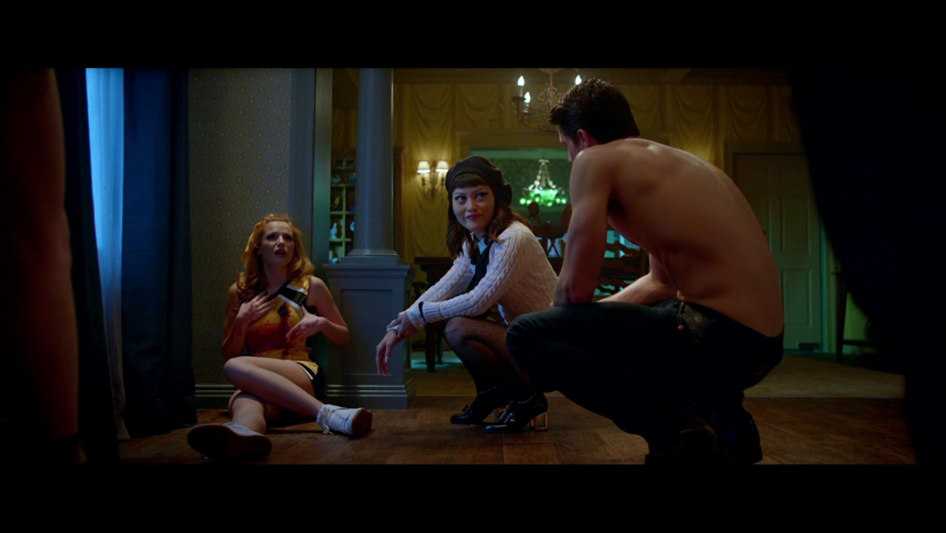 31 Days of Horror Hunks - Day 1 - Robbie Amell shirtless in The Babysitter.