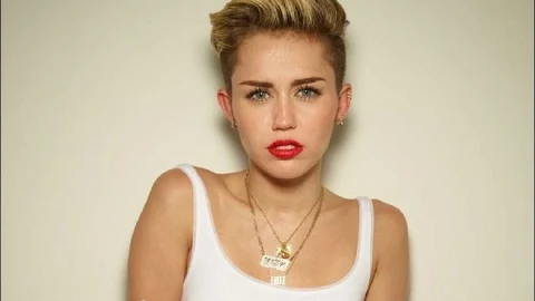 Más Imágenes De La Sesión De Miley Cyrus Para La Revista "you".