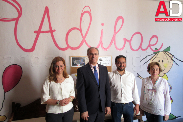 Juan Pablo Durán traslada en Adibae el apoyo de la Junta de Andalucía a