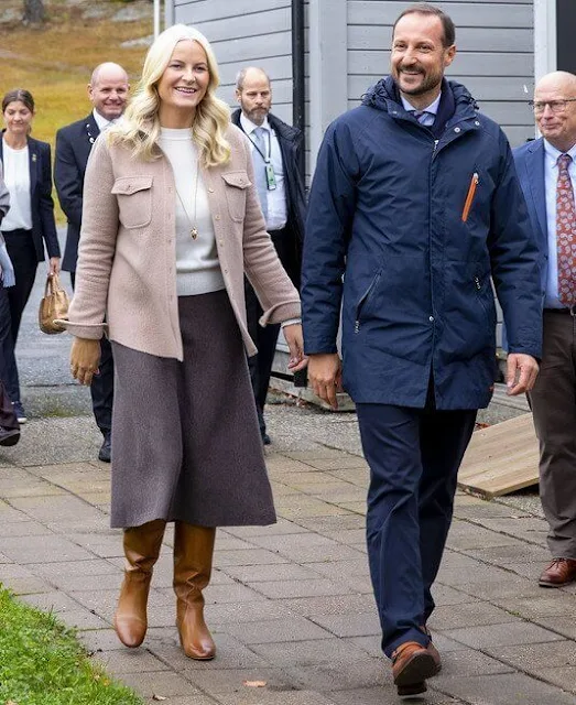 Crown Princess Mette-Marit wore a wool cashmere jacket by Gabriela Hearts. Crown Princess wore purple diamond gold earrings by Pomellato