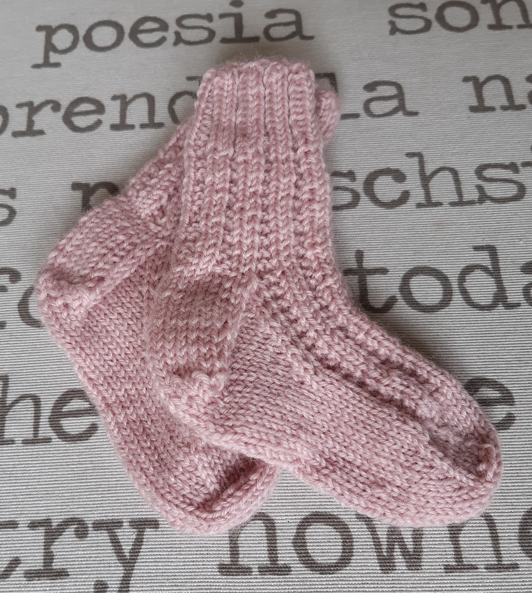 hovedlandet Memo Håbefuld My Mommy's Corner: Babysokker i broken rib stitch