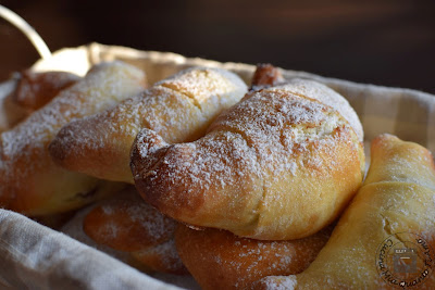 Cornetti a lunga lievitazione con poco lievito di birra