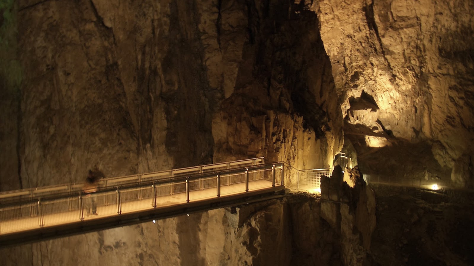 пещера в абхазии новый афон. пещеры мосты. пещеры в словении шконьянские. самая большая пещера в абхазии. пещеры мосты.