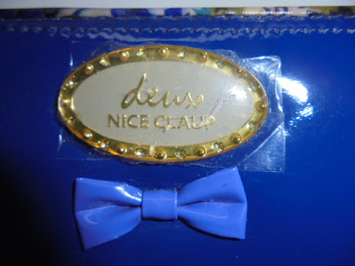 ロゴプレート リボンモチーフ