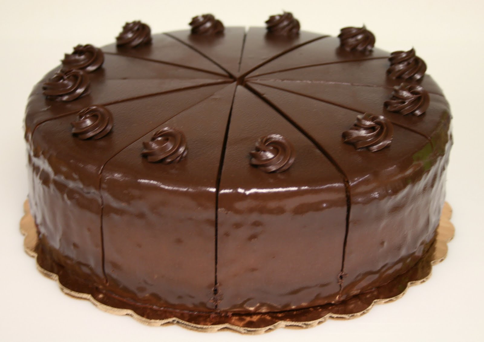 http://1.bp.blogspot.com/-AxeWqdkILao/TbievUR0isI/AAAAAAAAABY/nSTmsM9LzOc/s1600/Chocolate+Mousse+Cake+1.jpg