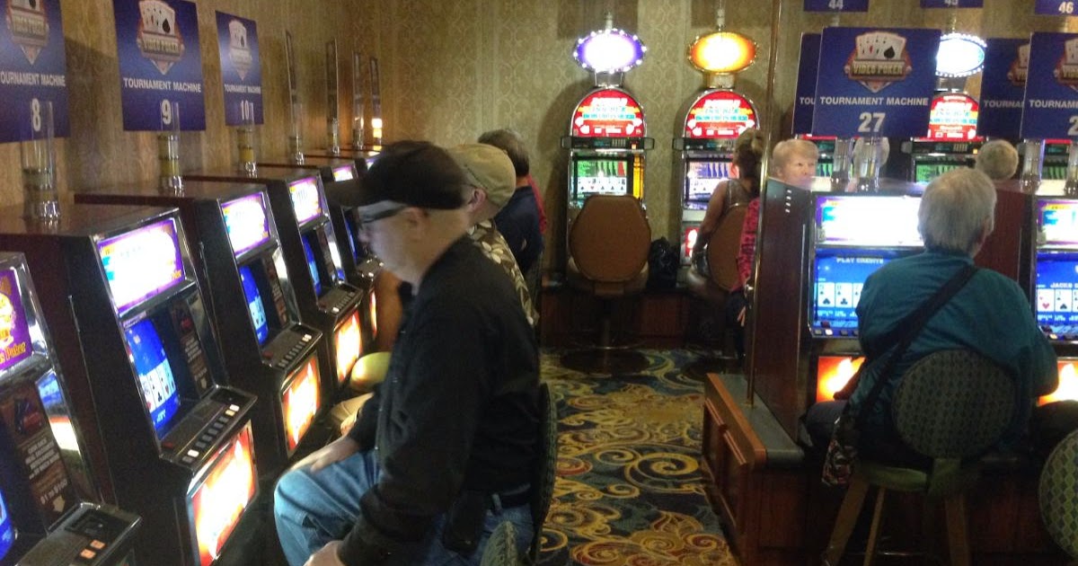 Royal Flusher Vegas Three's Company, Four's a Crowd