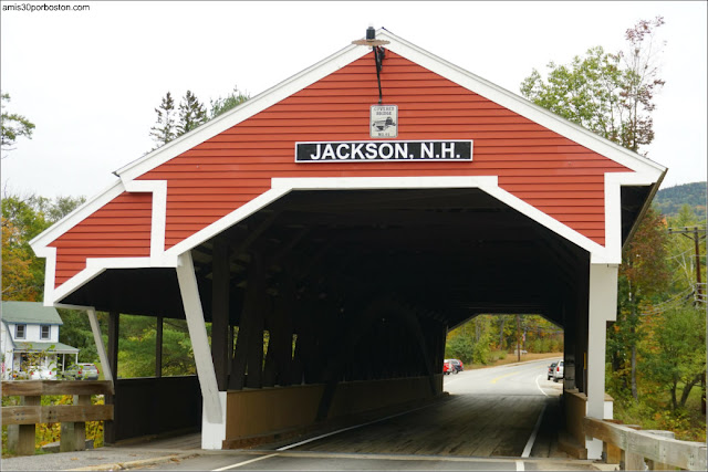 Honeymoon Bridge en Jackson, New Hampshire es un Ejemplo del Diseño Paddleford Truss