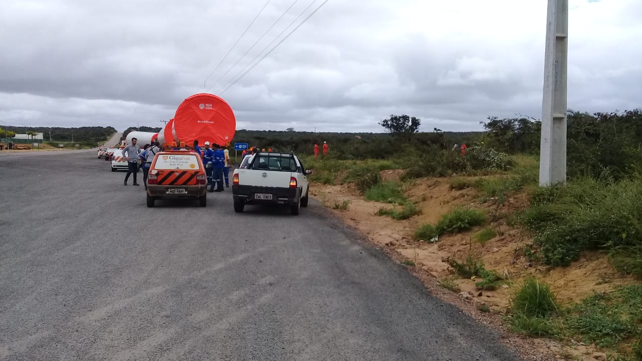 Carro capota e deixa feridos no Tombador, em Jacobina