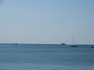 サレルノのルンゴマーレから撮った海