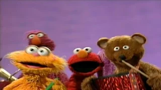 Elmo, Zoe, Telly Monster, a Honker, and Baby Bear sing Be Doodle Dee Dum. Sesame Street The Best of Elmo 2