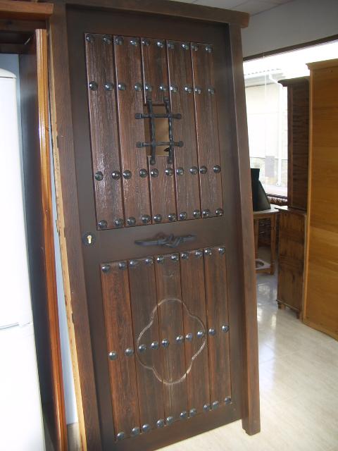 CARPINTERÍA JUAN RUIZ: PUERTAS RÚSTICAS ENTRADA.