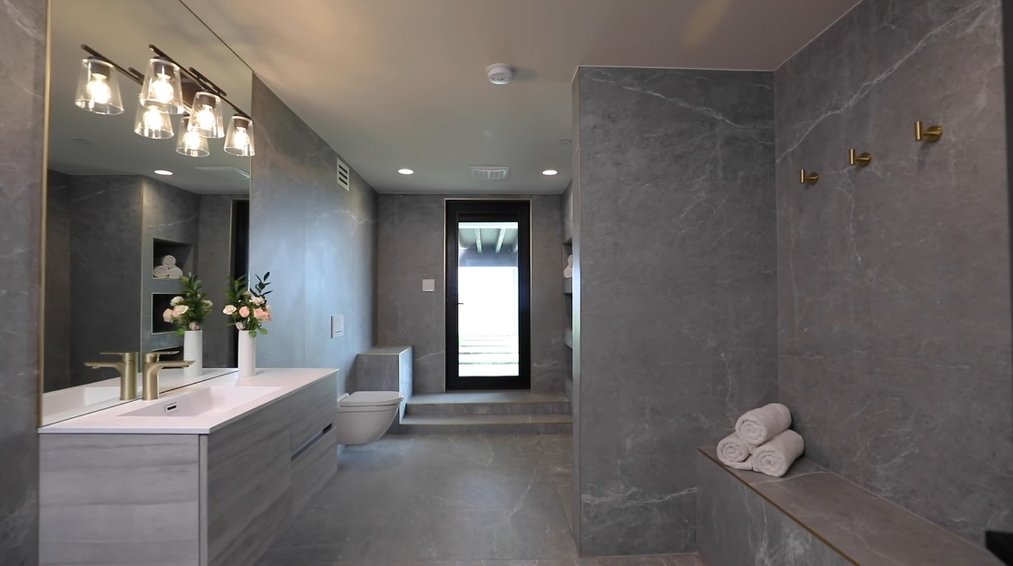 43 Interior Design Photos vs. 5944 Filaree Heights Rd, Malibu Luxury Home Tour