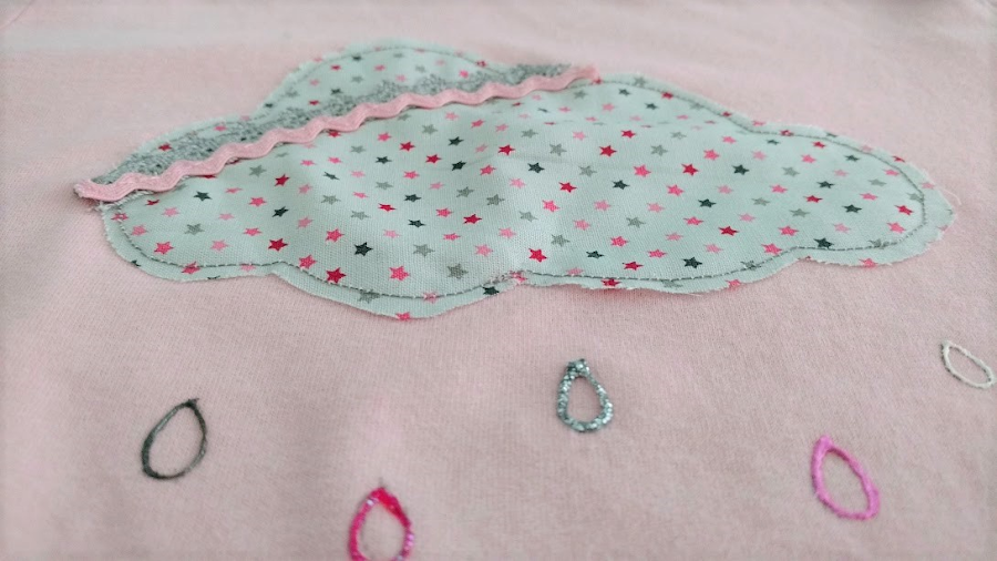 camiseta nube hecha a mano