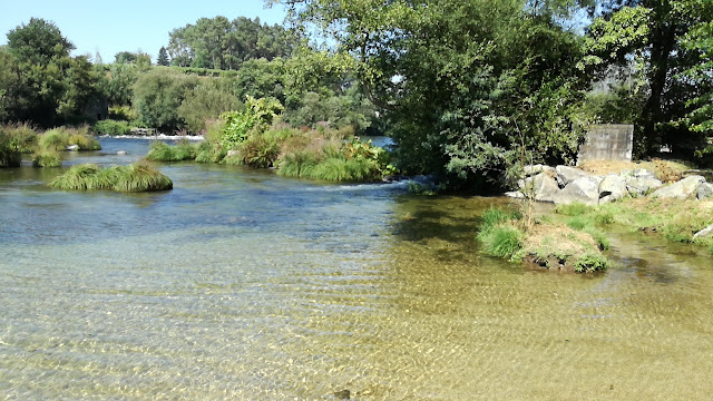 àguas Cristalinas do Rio Cávado em Navarra àguas Cristalinas do Rio Cávado em Navarra