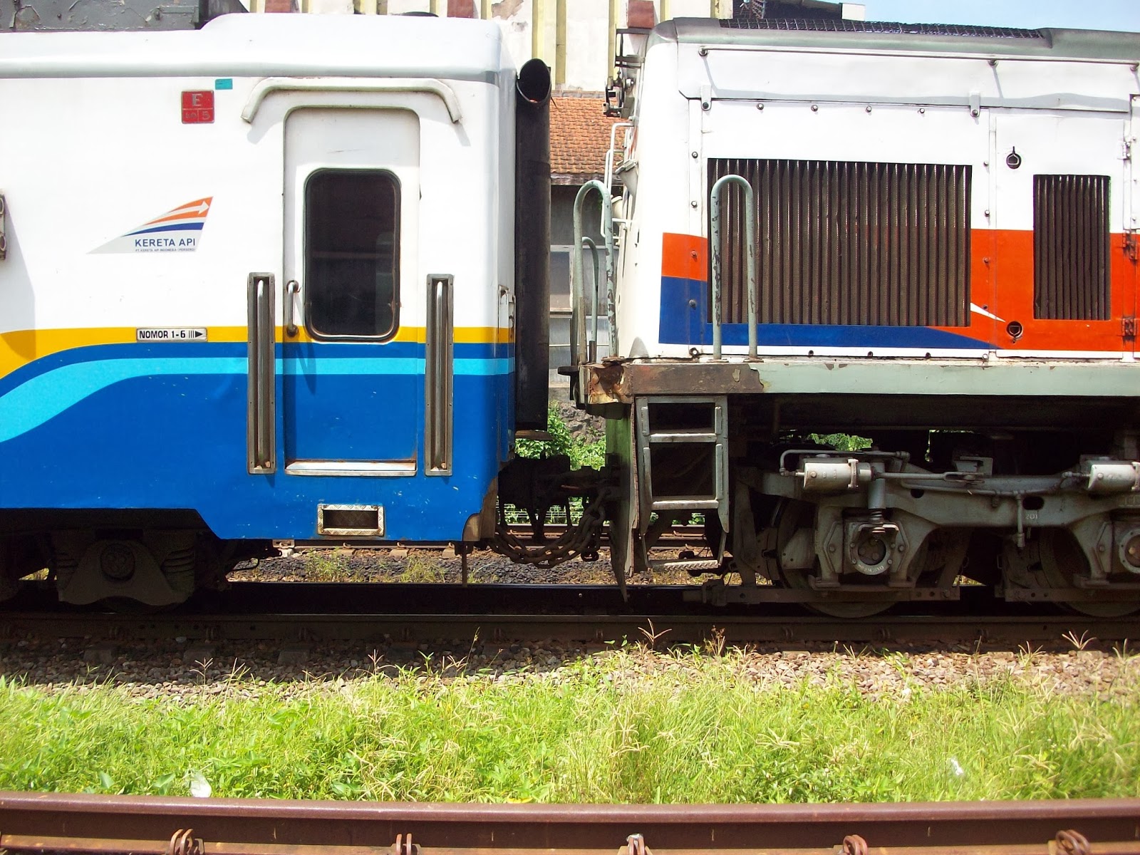 Kereta Api Indonesia: Fungsi Coupler (Sambungan) Pada Kereta Api