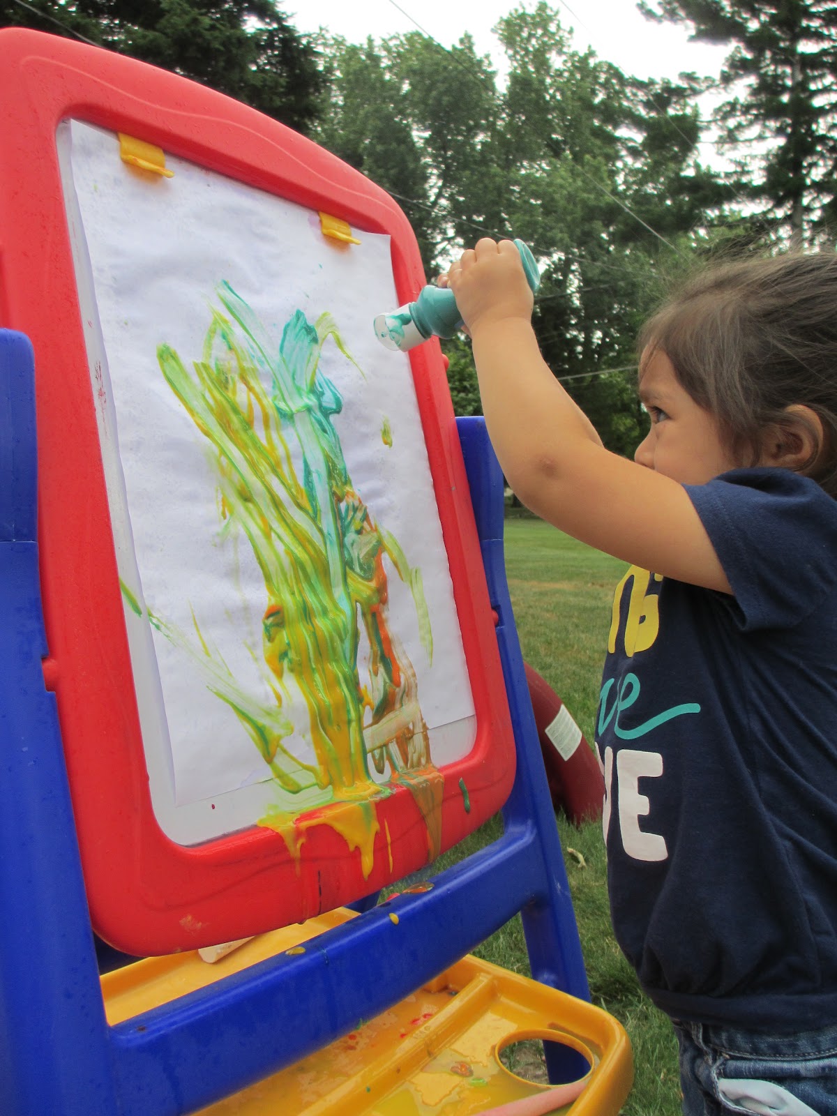 Teaching Munchkins Outdoor Painting..."Spray Painting"