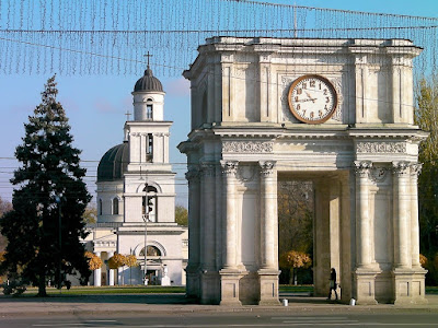 chisinau moldavia arco triunfo catedral